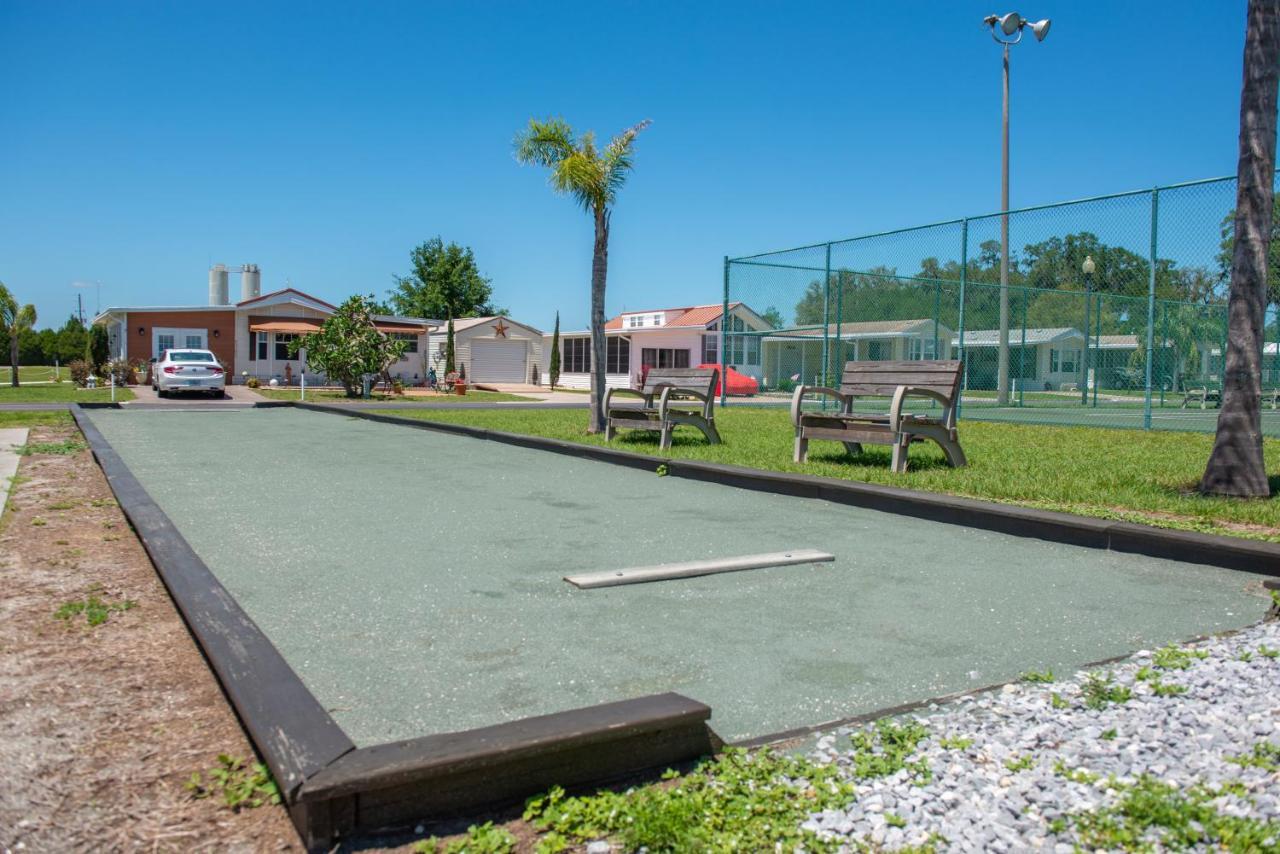 Majestic Oaks Rv Resort Zephyrhills Exterior photo