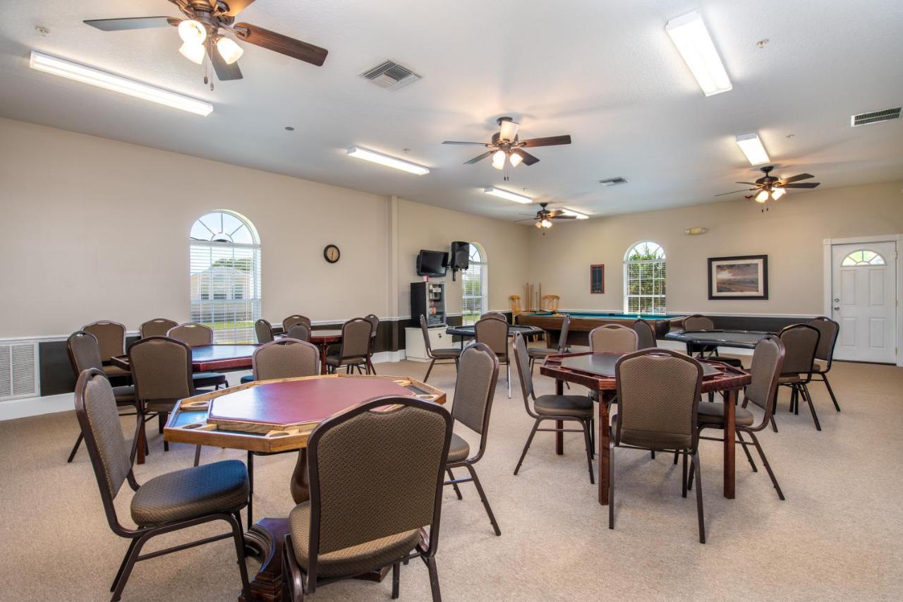 Majestic Oaks Rv Resort Zephyrhills Exterior photo